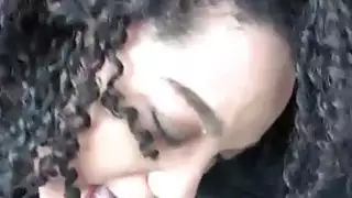 جاذبية أسود فاتنة يعطي اللسان وركوب