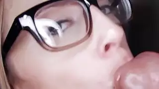 حبيبته يفتن مع غمر أنف