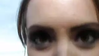 يتم إغراء جميلة زوي دمية ومارس الجنس من قبل رجل محظوظ
