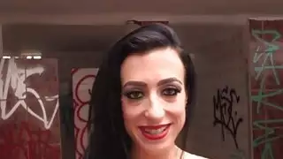 الانفجارات وهمية الشرطي في غرفة الراحة العامة دمر