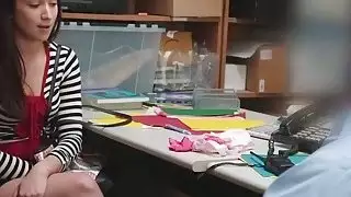 في سن المراهقة اللص Naiomi ماي يأخذ الديك الطويل في المكتب