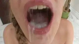 الحسية شقراء كاتي راي يحصل فمها مليئة نائب الرئيس
