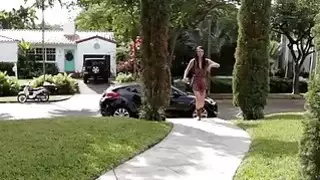 علق الكلبة الآسيوية ميكو داي صدمت من قبل رجل المنحرف