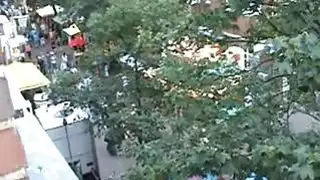 زوجتي يحصل على الوجه في نافذة مفتوحة