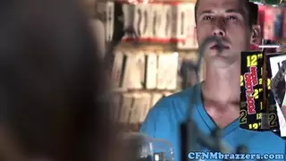 النافورات الجمال الوشم على الفرعية في threeway