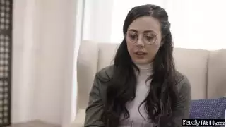 العذراء تمتص العامل الاجتماعي للمساعدة