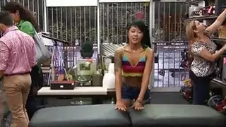 بيادق الآسيوية نحيف لها twat ومارس الجنس بواسطة صاحب مرهن