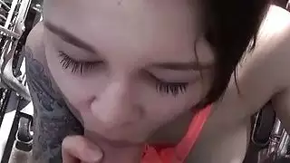 كس غير محلوق يحصل cumshots