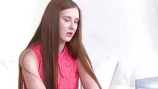 وكيل أنثى شقراء يلعق العضو التناسلي النسوي اخترقت