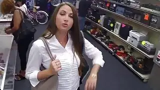 يائسة فاتنة يتكبر لها الحمار كبيرة ويحصل على كس اصابع الاتهام ومارس الجنس