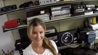 نادلة الساخنة تحصل مارس الجنس