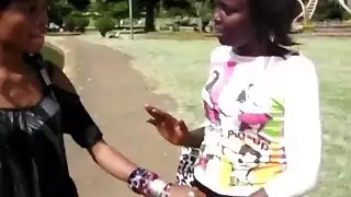 يأخذ مثليه الأفريقية الهواة حزام في كس