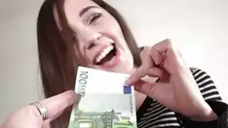 قصفت التشيكية فاتنة كاري شيري للنقد