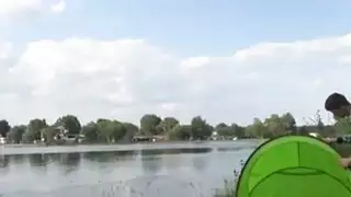 ايفلين الحصول poked على موقع التخييم