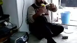 مفتش بناء شقراء حار جدا تمتص ديك رجل يبلغ من العمر ويأخذها في بوسها