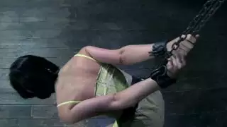 تم تعليق Elank Graves من قبل Skanky سمراء عاهرة