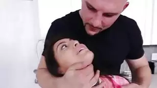 كيرا آدامز امرأة سمراء فاتنة بوف اللسان كبير الديك