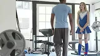 المشجع هالي يحصل امتدت