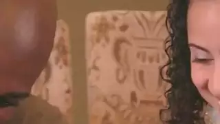 ستيفنز وجانيل يذهبون للحصول على تدليك والعربدة لأول مرة على تلفزيون الواقع البلاي بوي!
