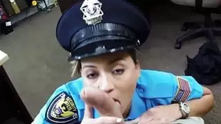 الشرطة الساخنة فاتنة يمارس الجنس في المكتب