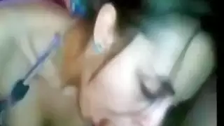 امرأة سمراء تمتص الديك ويحصل على التبشيرية