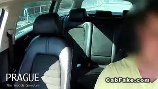 حلق مهبل هواة خبطت بوف في سيارة أجرة وهمية