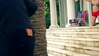 الشقراء في سن المراهقة مارشا يحصل على خبطت بواسطة زحف في حجرة النوم