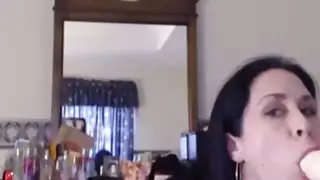 فيرونيكا بلاك يستمتع بجد Deepthroat ويمارس الجنس مع الجهاز
