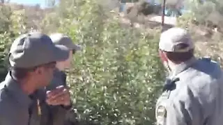 الغنائم اللاتينية الساخنة اشتعلت في الحدود من قبل ضابط قرنية