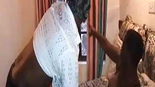 العبد الافريقي الساخن يحصل على ضعف تعاونت في غرفة النوم