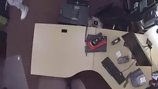 ذهب tittied كبيرة تيتينا إلى الغرفة الخلفية للانجراف