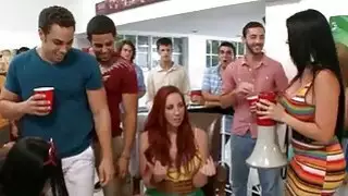 فاتنة الساحرة هي المتأنق الشهوانية