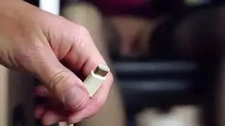 أنا إصلاح جهاز الكمبيوتر الخاص بها ثم أنا الملاعين بوسها