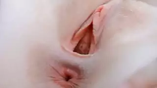 بيزيس بالإصبع يخلق الهزات الشق