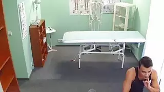 ممرضة الملاعين المريض في المستشفى