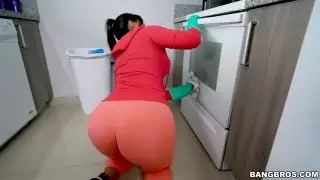 قرنية خادمة روز مونرو