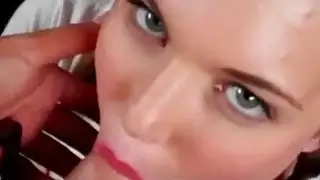 قطعة كبيرة هي ضجيجا الفرخ موقف هزلي تقريبا