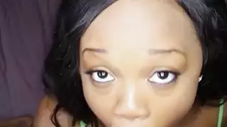 يحصل مسمر ثقب الكعكة حلق من قبل الديك سميكة