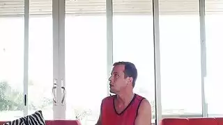 أقرن جمشت البنوك تقاطع صديقها من مشاهدة