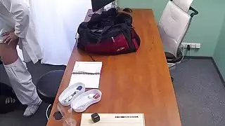 طويل أرجل المريض الملاعين الطبيب