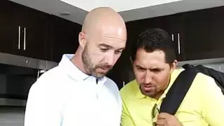 الآباء السيئة مقايضة وتمارس الجنس مع المراهقين doggystyle في الأريكة
