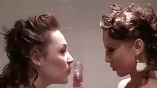 الفاسقات كلية العادة السرية في الحمام
