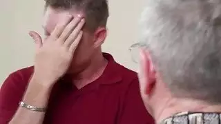 شارلوت كروس تحصل على سباك لتنظيف خط أنابيبها