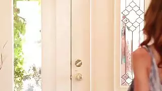 إيلينا ونينا لعق محلوق الهرات في الهواء الطلق