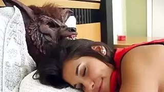 هذا أحمر ركوب هود ليس هذا الذكية ولكن شيس الساخن كما اللعنة