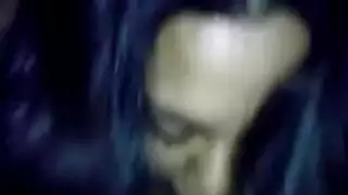 الأبنوس امرأة كبيرة ورجلها بوف