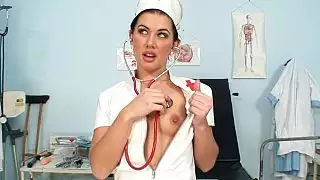 ممرضة قرنية جدا