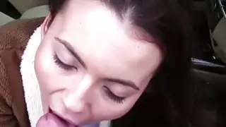 فانيسا ديكر استغل جيدا في السيارة