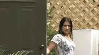 أربعة أشخاص عشوائيين لا يعرفون بعضهم البعض