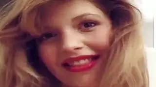 امرأة سمراء حامل وقحة جميلة يحصل لها الرطب جائع المهبل مارس الجنس من الصعب